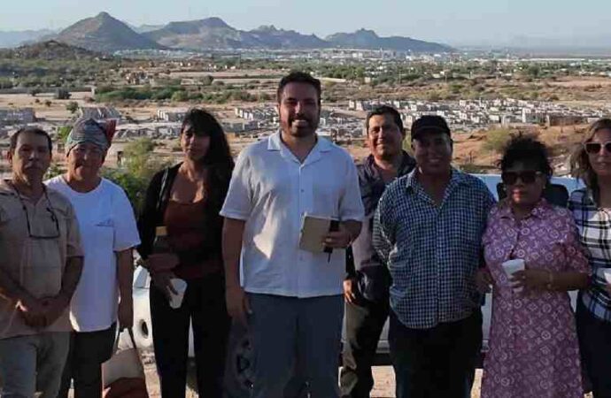 Escucha Rogelio Cota a habitantes del Cerro del Conejero
