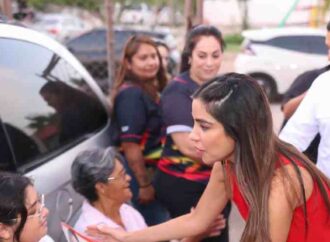 Diana Karina Barreras y Froylán Gámez recorren colonias de Hermosillo para informar sobre programas sociales