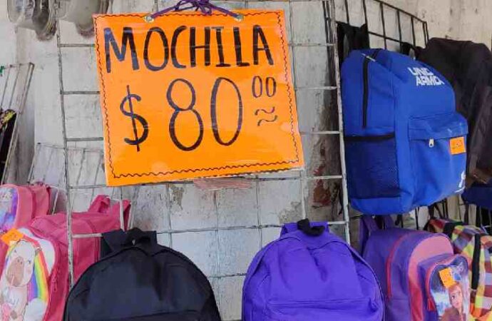 Comercios del centro se enfocan en la venta de artículos escolares