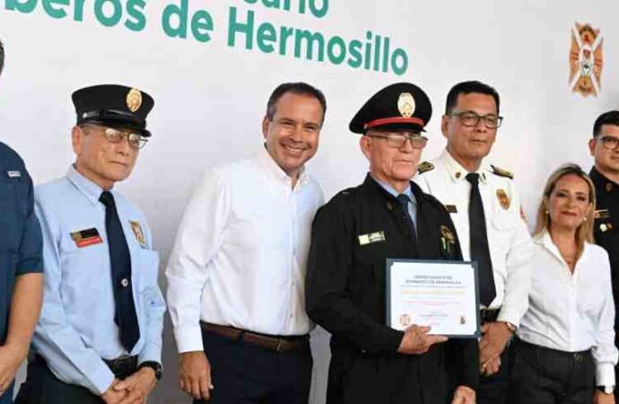 Bomberos de Hermosillo cumplen 80 años; Astiazarán anuncia dos nuevas estaciones