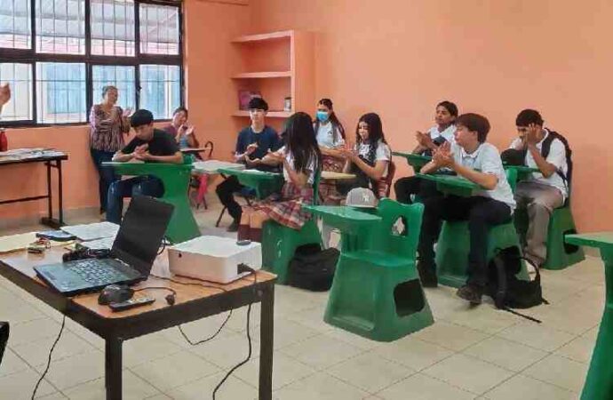 Busca SEC que lenguas indígenas vuelvan a ser “vivas” dentro de las aulas