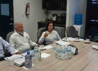 Dialogan integrantes de COVAFAM con autoridades