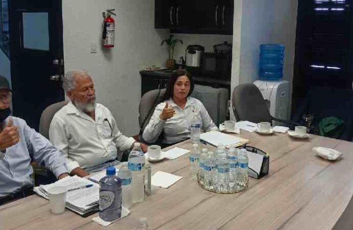 Dialogan integrantes de COVAFAM con autoridades