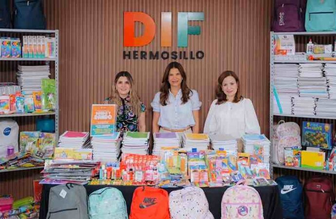 Recibe Patty Ruibal más de 5 mil 800 útiles para donar del programa Dando y Dando
