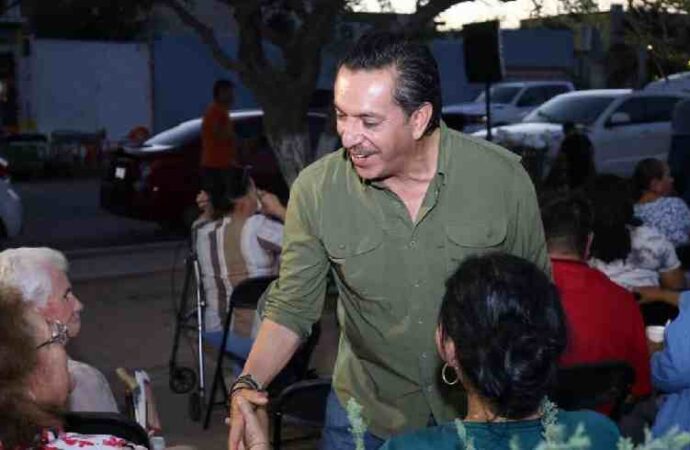 Escucha David Figueroa a vecinos de La Placitas