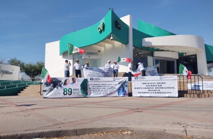 Jubilados de la CFE protestan en instalaciones del Vado del Río en Hermosillo