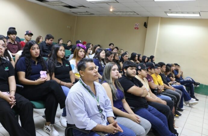 UTS acerca a jóvenes a las herramientas que marcarán el futuro laboral