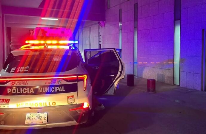 Persecución policiaca termina en accidente y deja dos presuntos delincuentes detenidos