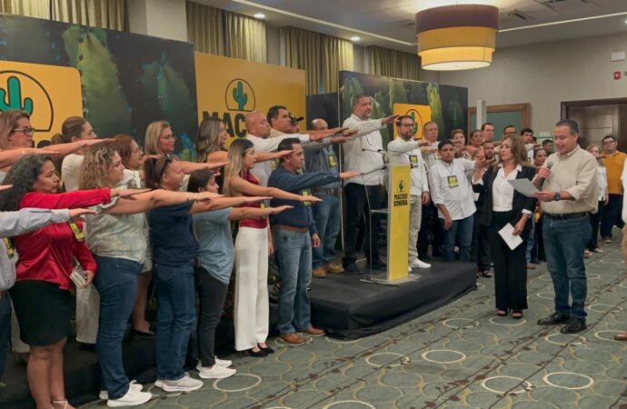 Astiazarán rinde protesta a 50 dirigentes de maciso en Sonora