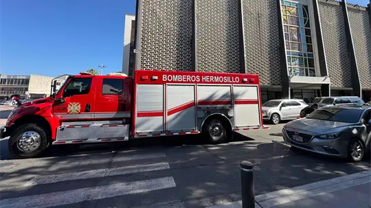 Evacúan a 330 personas de oficinas de ISSSTESON en Hermosillo por conato de incendio
