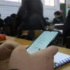 SEP restringirá uso de celulares en primarias y secundarias de todo México