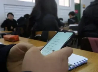 SEP restringirá uso de celulares en primarias y secundarias de todo México
