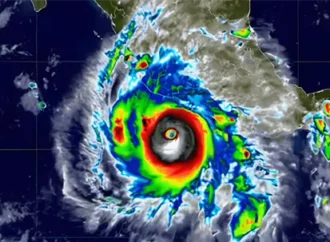 Huracán Polo vuelve a categoría 5 y mantiene alerta por oleaje extremo en el Pacífico mexicano
