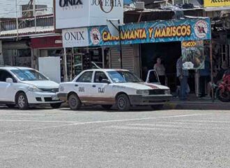 Taxistas “quinceros” levantan la mano para apoyar con traslado de estudiantes por 5 pesos