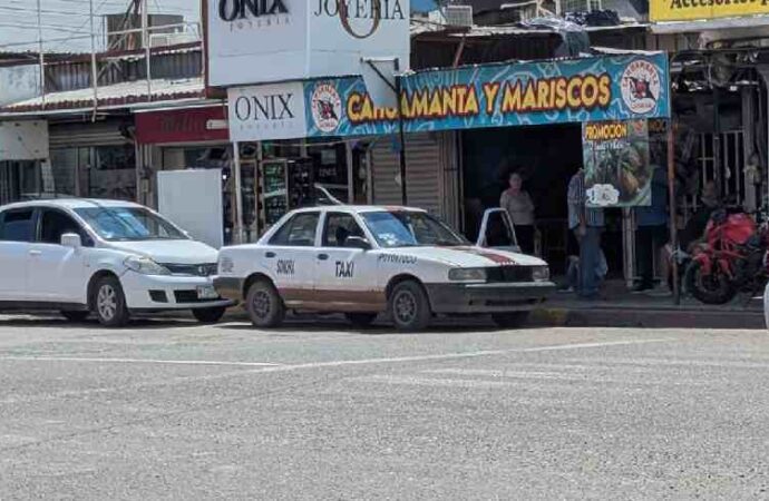 Taxistas “quinceros” levantan la mano para apoyar con traslado de estudiantes por 5 pesos