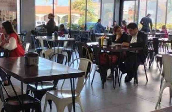 “Entre bajas ventas y recibos de luz de 38 mil pesos restaurantes enfrentan verano difícil