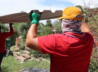 Debido a las lluvias DIF mantiene entrega de láminas a familias afectadas