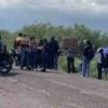 En Sonora, estudiantes de Universidad del Bienestar bloquean carretera por condiciones de escuela