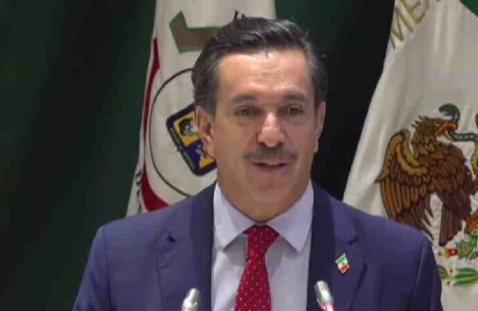 Propone David Figueroa la regulación del uso de teléfonos en escuelas