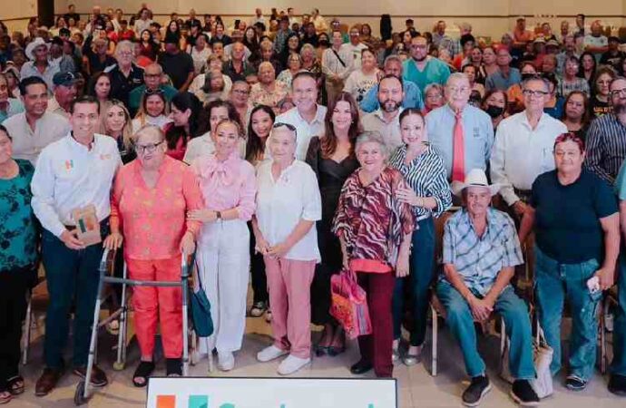 Supera Toño Astiazarán las 2 mil 600 prótesis entregadas con Construyendo Sonrisas
