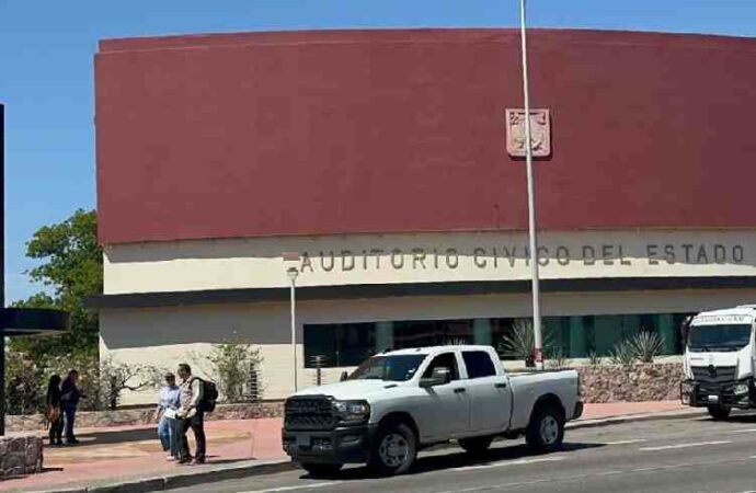 Destaca Durazo 2 millones de becas y reducción en deserción escolar en su V Informe