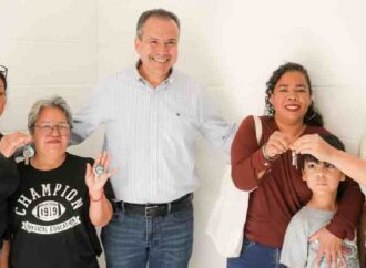 Beneficia Toño Astiazarán a familias de El Ranchito con cuartos adicionales en su vivienda