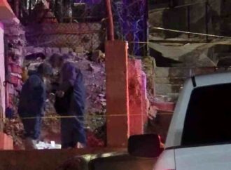 Balean a hombre en Perisur y lo arrestan con 30 envoltorios de cristal
