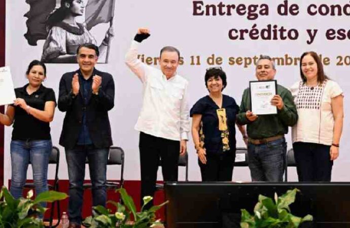 Durazo da certeza al patrimonio de miles de familias con más de 39 mil escrituras