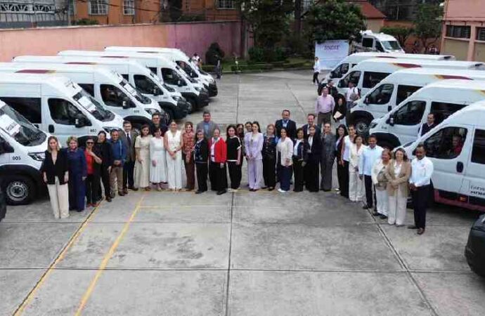 Durazo fortalece movilidad y atención para personas con discapacidad con nuevas unidades