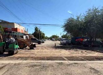 Reparan calles en Miguel Alemán
