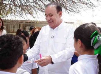 Respalda Gobernador Durazo regulación del uso de celulares en escuelas de Sonora
