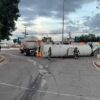 Volcadura de pipa con gasolina provoca tráfico y movilización en Nogales