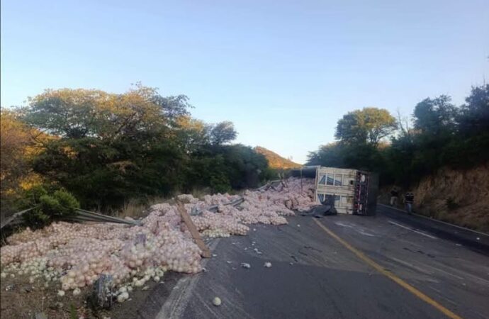 Autoridades de Sonora ven con buenos ojos prohibir circulación a trailers doble remolque en tramo Ímuris-Cananea