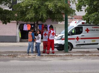 Falla en suspensión provoca choque de camión urbano; hay dos lesionados