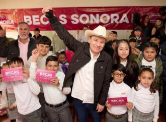 Destaca Durazo 2 millones de becas y reducción en deserción escolar en su V Informe