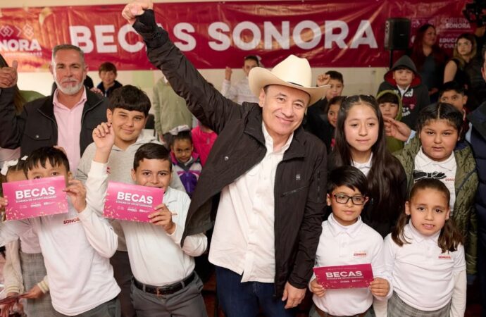 Destaca Durazo 2 millones de becas y reducción en deserción escolar en su V Informe