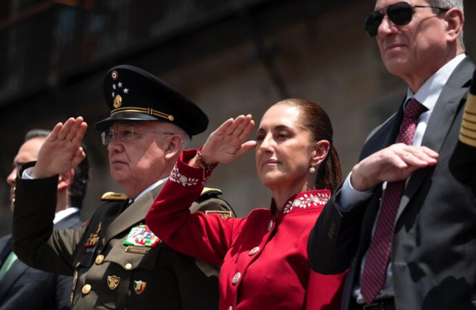Sheinbaum: “México no se doblega, no se arrodilla y nunca se vende”