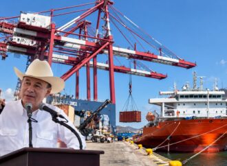Reciben dos grúas de alta tecnología en el puerto de Guaymas