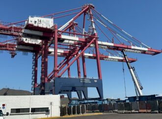 Reciben dos grúas de alta tecnología en el puerto de Guaymas