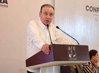 Respalda gobernador prohibición de celulares