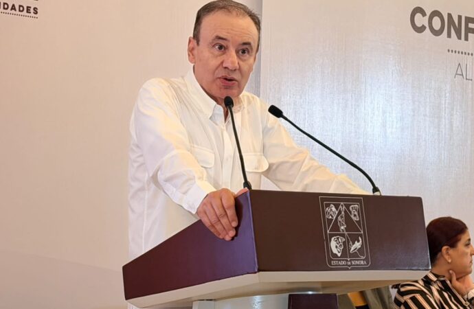Respalda gobernador prohibición de celulares