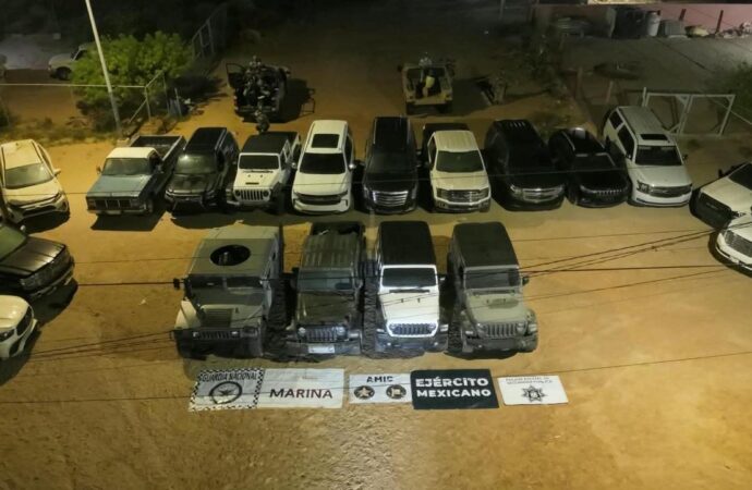 Imputan a siete tras operativo en Puerto Peñasco; aseguran 37 vehículos y más de 40 armas