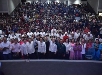 Anuncian beca universal de mil 900 pesos para estudiantes de educación superior