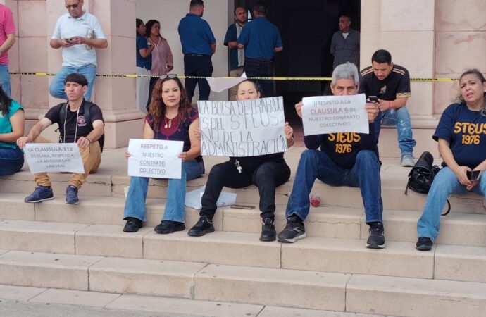 Bloquea STEUS edificio de rectoría de la UNISON; exige respeto a asignación de plazas