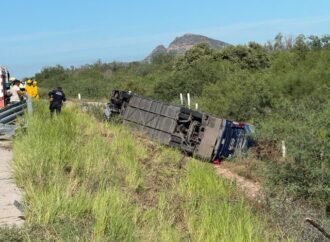 Camionazo deja al menos tres muertos en Sonora