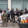 Disparan contra hombre para robarle dinero en plaza Sendero; Cruz Roja lo lleva al hospital
