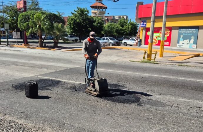 Avanza bacheo en Hermosillo; Ayuntamiento atiende calles y bulevares en distintas colonias
