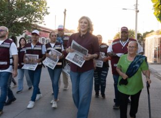Entre muestras de cariño, Claudia Santacruz realiza su primera asamblea informativa en la colonia Libertad