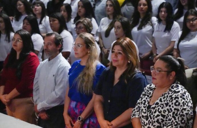 Ofrecen charla de concientización con el cáncer de mama