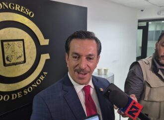 Presenta David Figueroa propuesta para fumigar constantemente en escuelas de Sonora